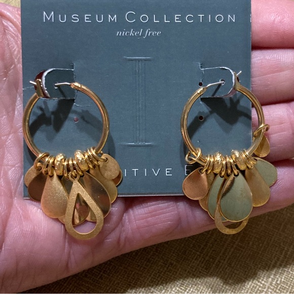 Museum Collection Sensitive Ears Hypo-allergenic Gold-tone hoop w/dangles 2" NEW - Picture 2 of 5